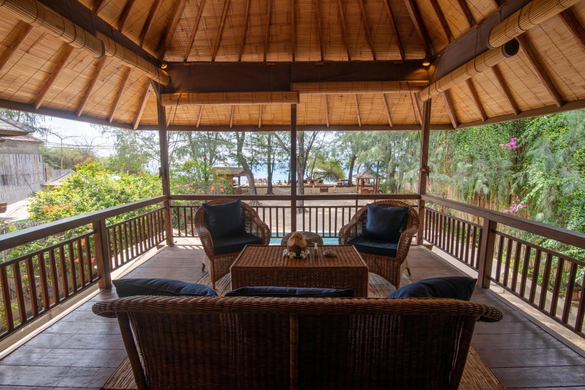 The Gili Beach Resort กีลีตราวางัน ภายนอก รูปภาพ