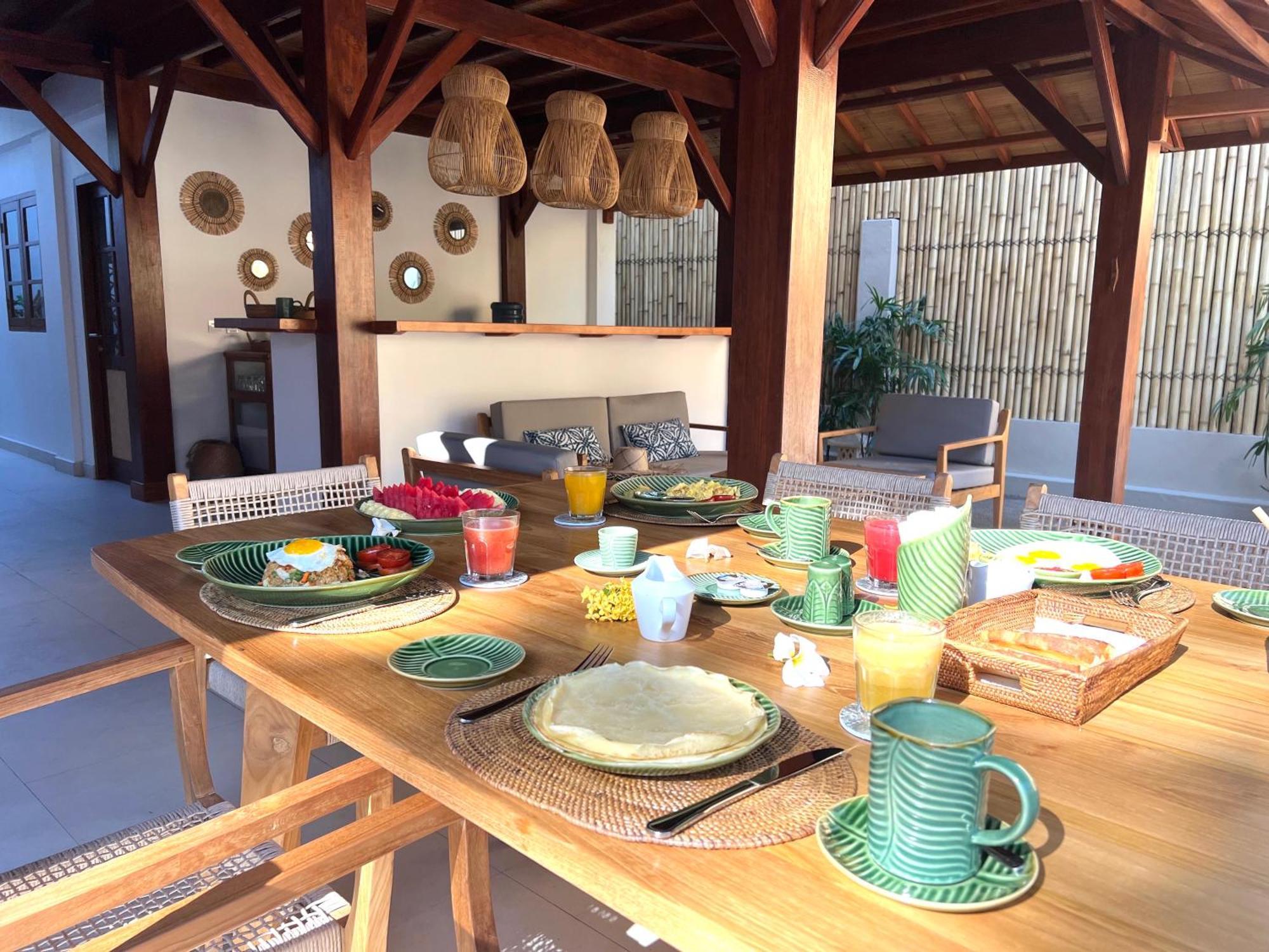 The Gili Beach Resort กีลีตราวางัน ภายนอก รูปภาพ