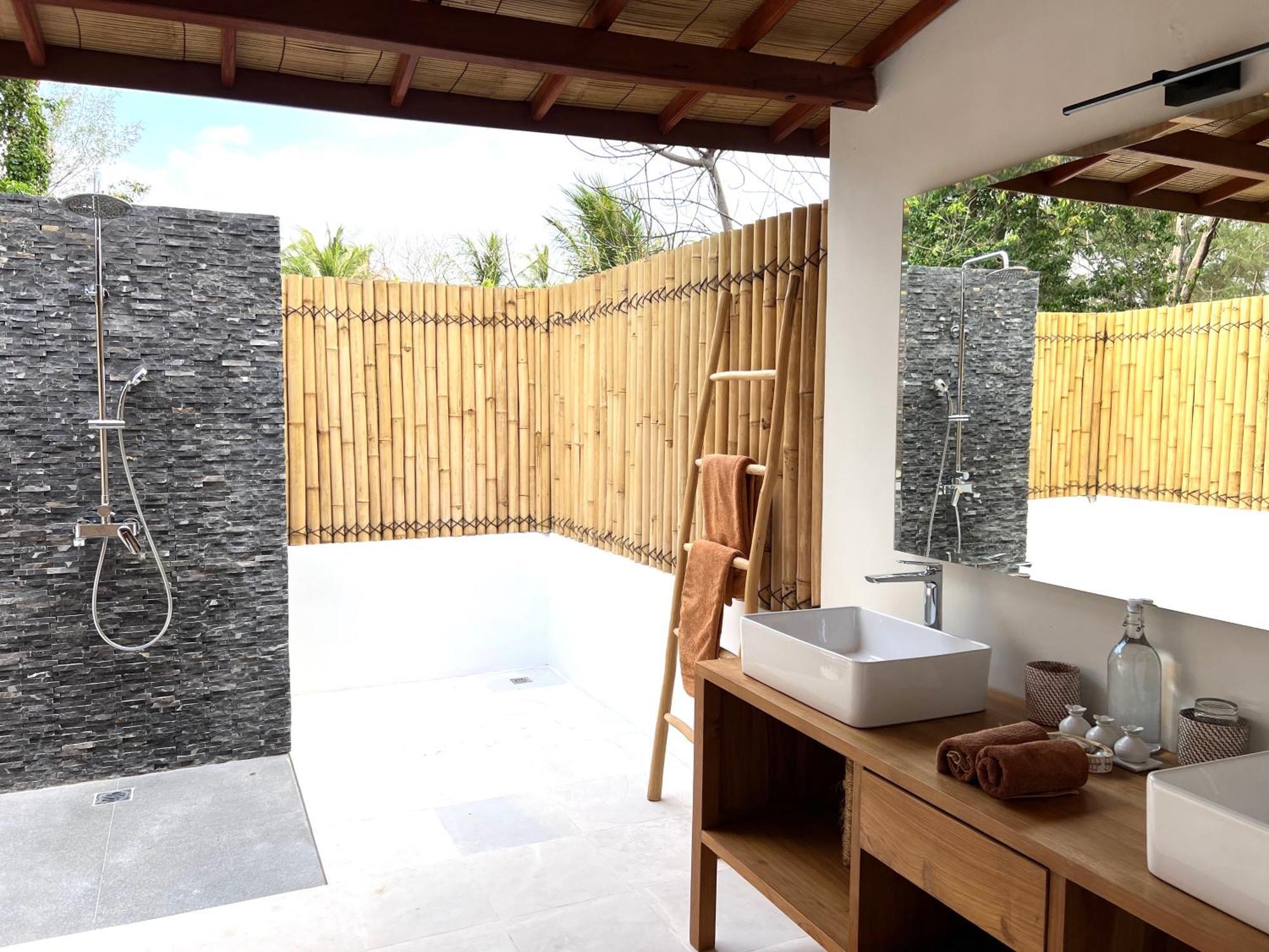 The Gili Beach Resort กีลีตราวางัน ภายนอก รูปภาพ