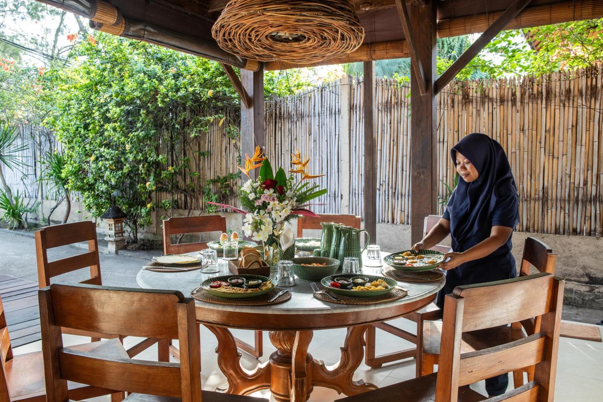 The Gili Beach Resort กีลีตราวางัน ภายนอก รูปภาพ