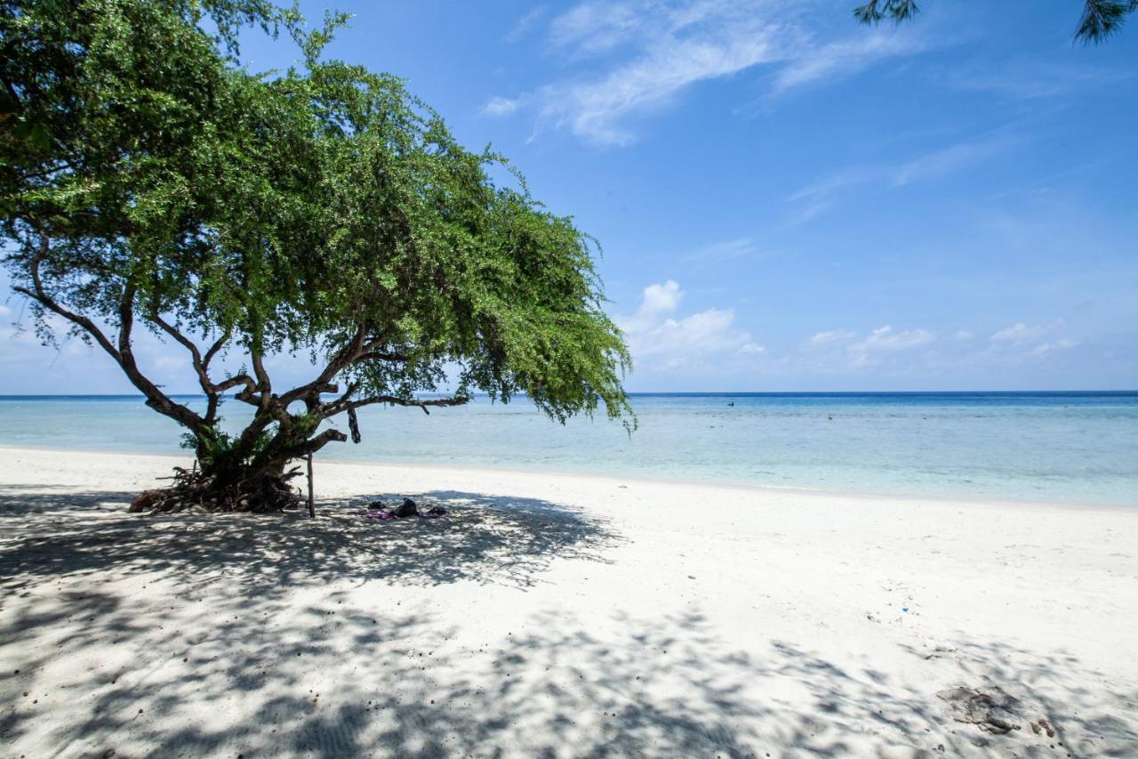 The Gili Beach Resort กีลีตราวางัน ภายนอก รูปภาพ